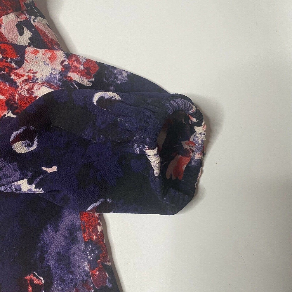 ROSE & OLIVE Floral Cold Shoulder Top Sz Medium Blue Red Pink - Picture 5 of 8